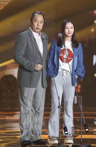 小燕子皇阿玛重聚！张铁林招呼赵薇：好久不见
