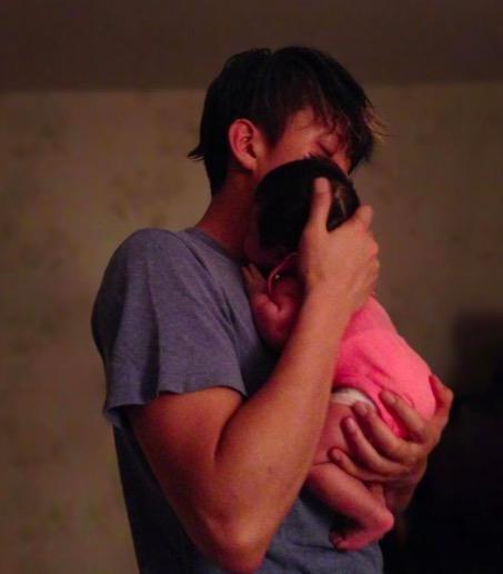 邓超为小花妹妹庆生自称臭屁爸爸 还向孙俪致敬