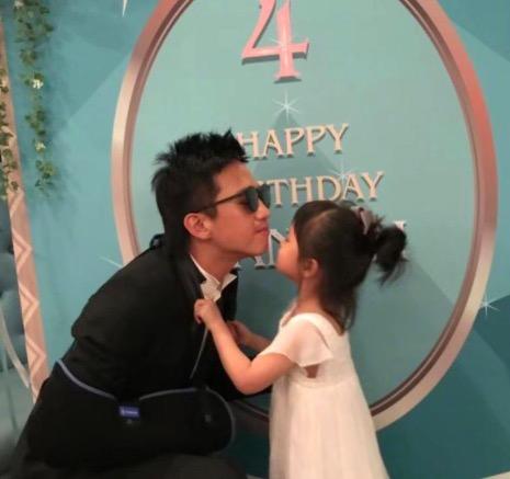邓超为小花妹妹庆生自称臭屁爸爸 还向孙俪致敬